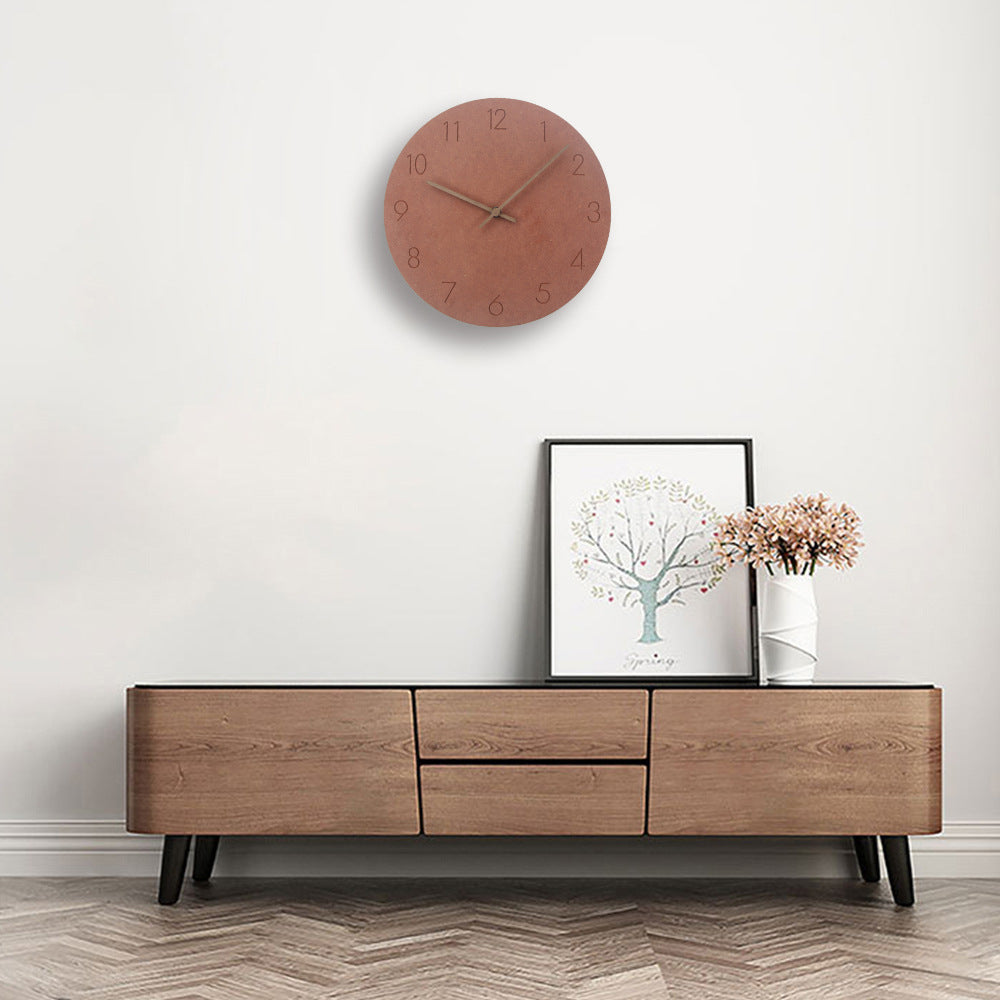 Horloge murale scandinave moderne en plastique mat. Style épuré pour un intérieur élégant et minimaliste.
