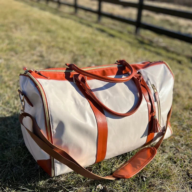 Organisateur de vêtements anti-plis pour voyage, sac de rangement élégant assurant une protection optimale.