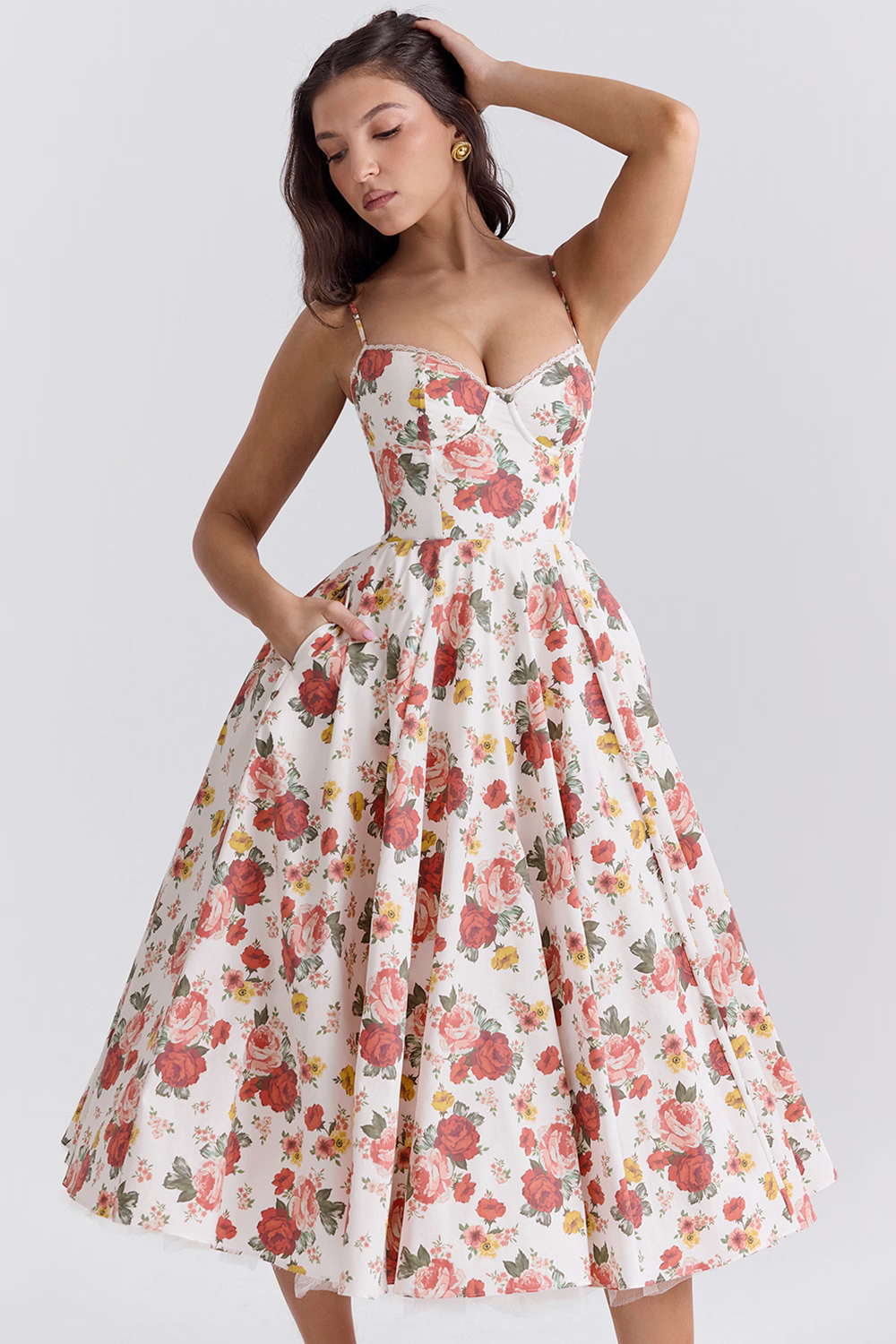 Robe élégante et sculptante Sophia pour femme, look glamour assuré en soirée ou cérémonie.