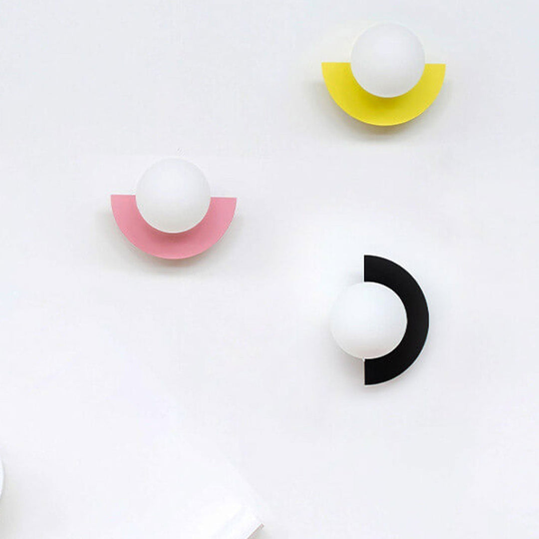 Applique murale Aurora design contemporain. Éclairage d'ambiance pour une décoration moderne.