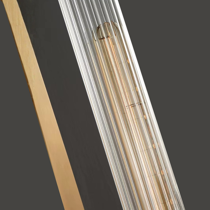 Éclairage design et moderne, applique murale verticale, parfait pour salle à manger.