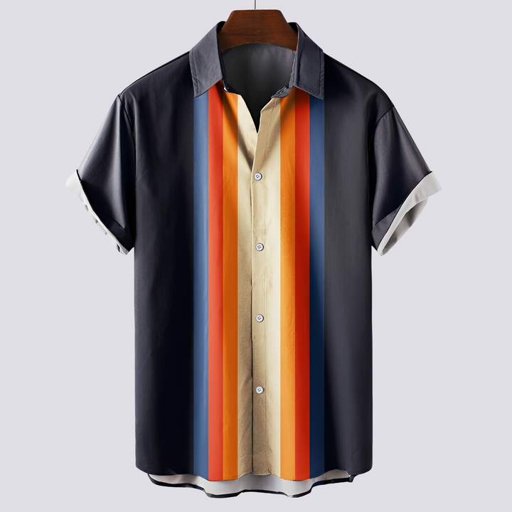 Chemise homme à motif distinctif, vêtement chic pour la mode masculine, alliant confort et élégance printanière.
