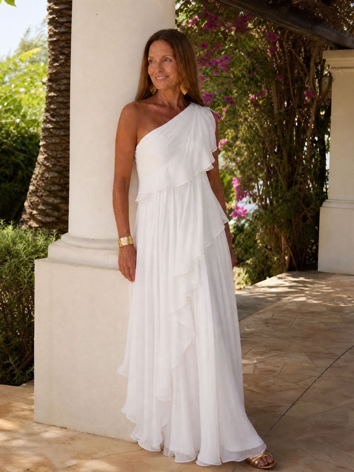 Robe fluide femme maxi, asymétrique, avec volants pour un mouvement romantique.