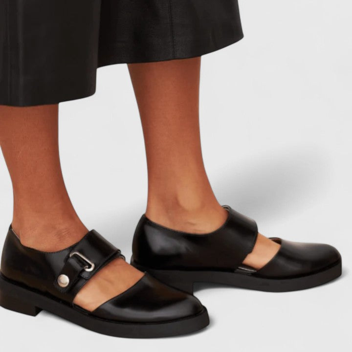 Chaussures élégantes noires Lyssavelle pour femmes, confortables toute la journée, avec talon bas chic.