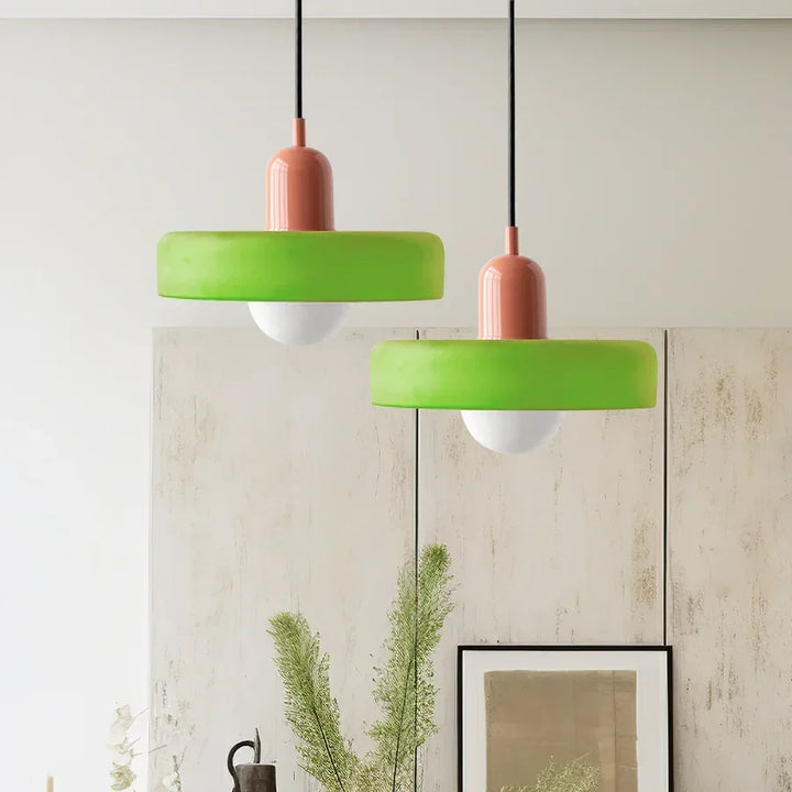 Éclairage intérieur scandinave, suspension design en verre.
