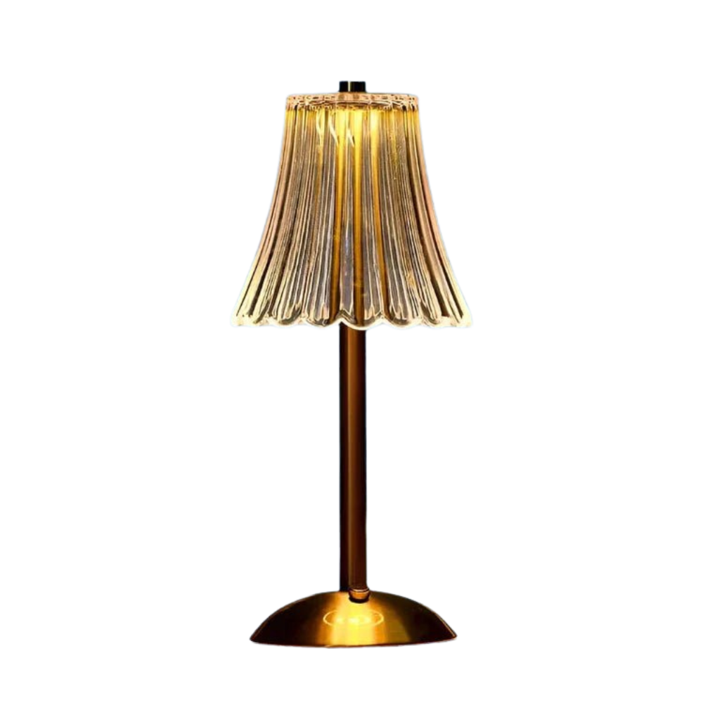 Lampe de table LED rechargeable, sans fil. Cristal et métal doré, apporte une touche chic et moderne à la pièce.