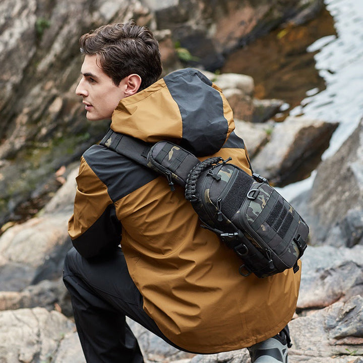 Sac tactique homme style militaire, durable, avec plusieurs compartiments pour une organisation optimale.