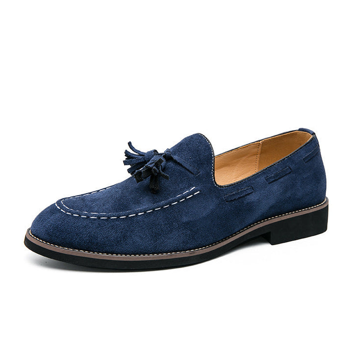 Mocassins à glands pour hommes. Chaussures élégantes et décontractées, idéales pour compléter un look masculin chic.