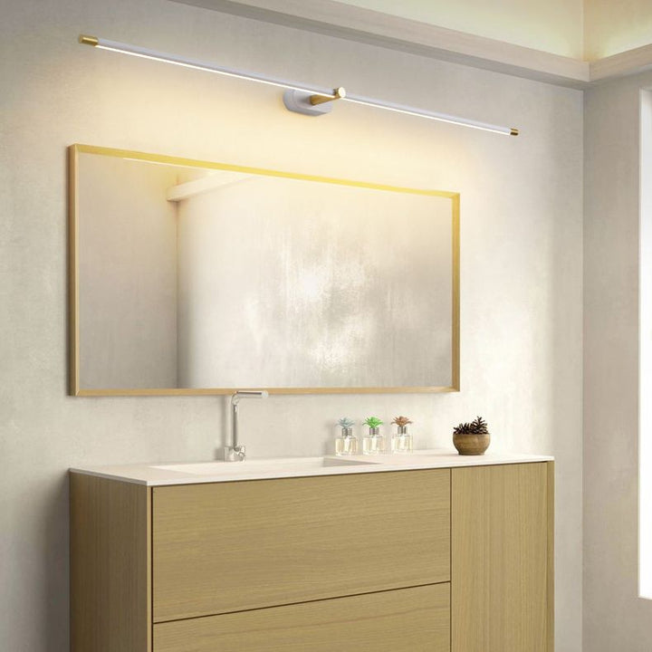 Lampe murale LED linéaire noire. Design minimaliste, parfaite pour éclairage de salle de bain ou cuisine.