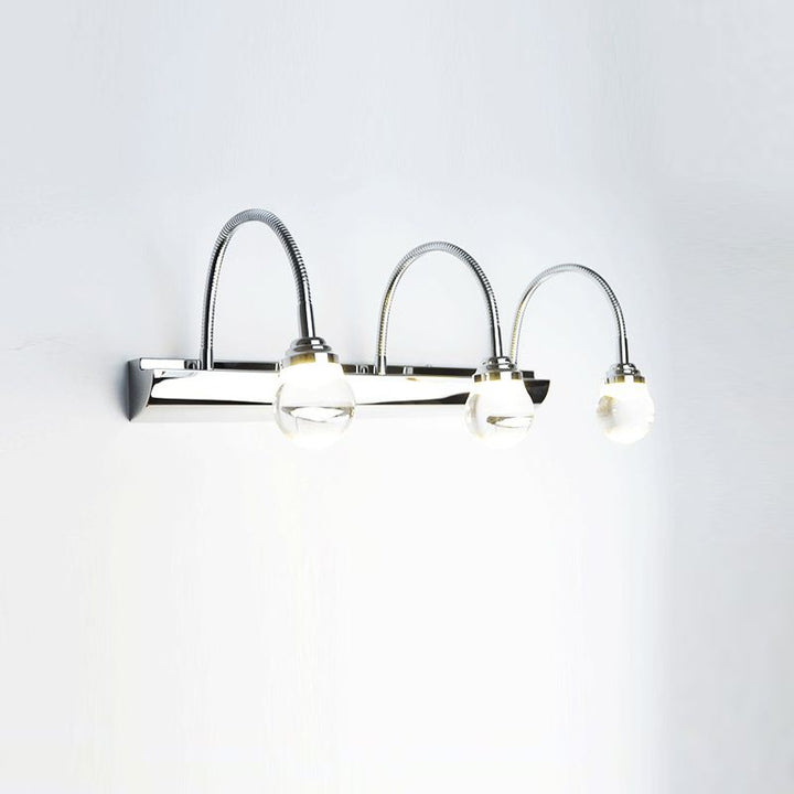 Applique murale LED Arcus, forme courbée unique, lumière douce et économe pour ambiance moderne.
