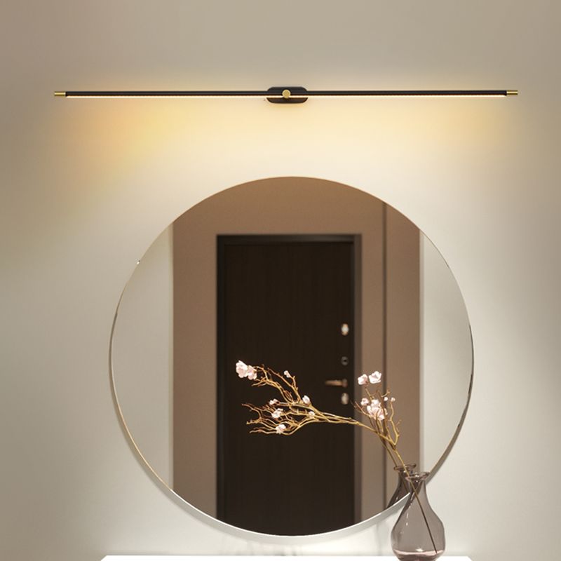 Applique LED noire mate pour salle de bain. Éclairage linéaire, design minimaliste et touche contemporaine.