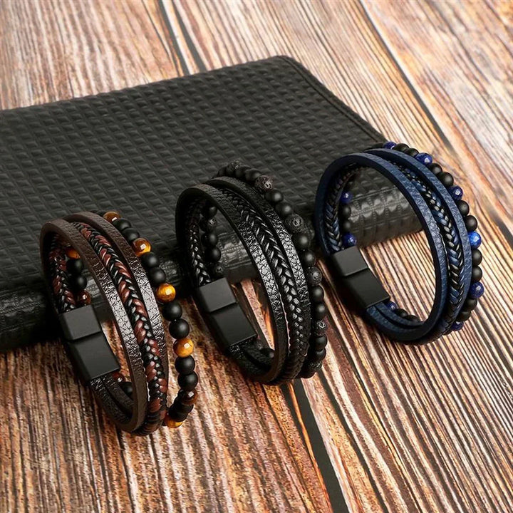 Bracelet en cuir véritable marron pour hommes, look audacieux. Design multicouche avec perles, idéal cadeau.