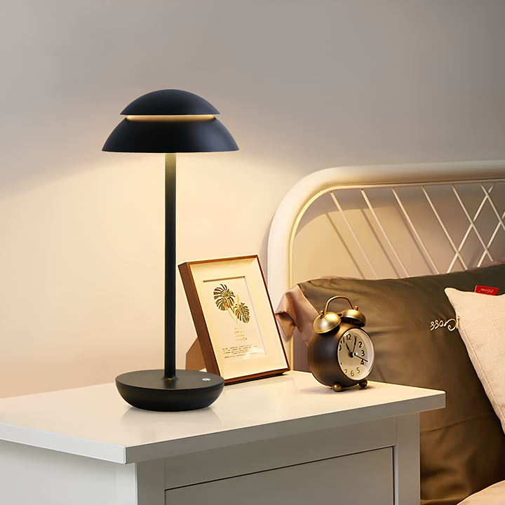 Lampe de bureau/chambre LED sans fil en aluminium, style minimaliste. Éclairage dimmable, design scandinave chic.
