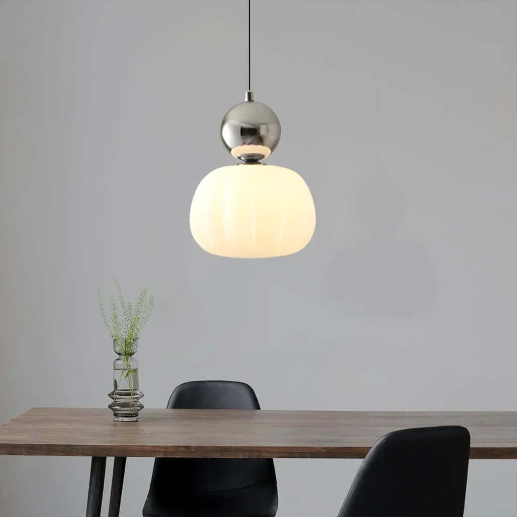 Suspension plafond Art Déco crème, un éclairage design pour intérieur sophistiqué.