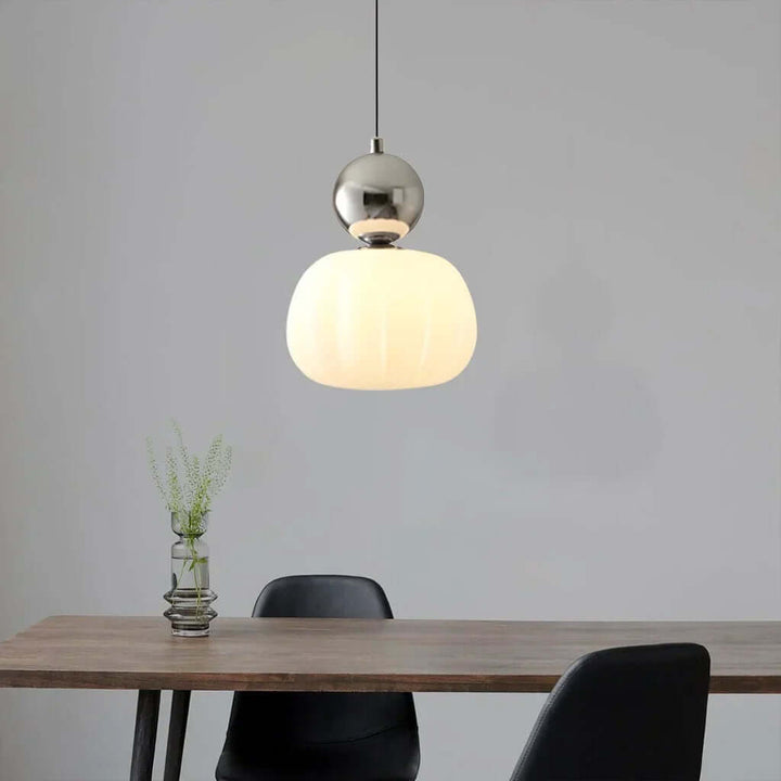 Suspension plafond Art Déco crème, un éclairage design pour intérieur sophistiqué.