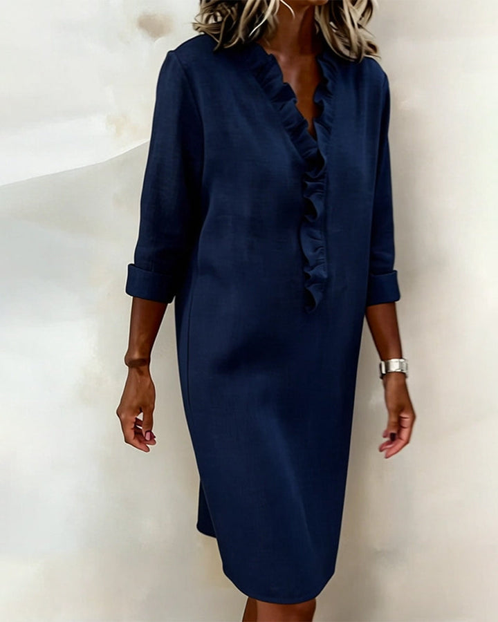 Tenue femme élégante: robe à volants, col V, coupe droite, idéal printemps/été.