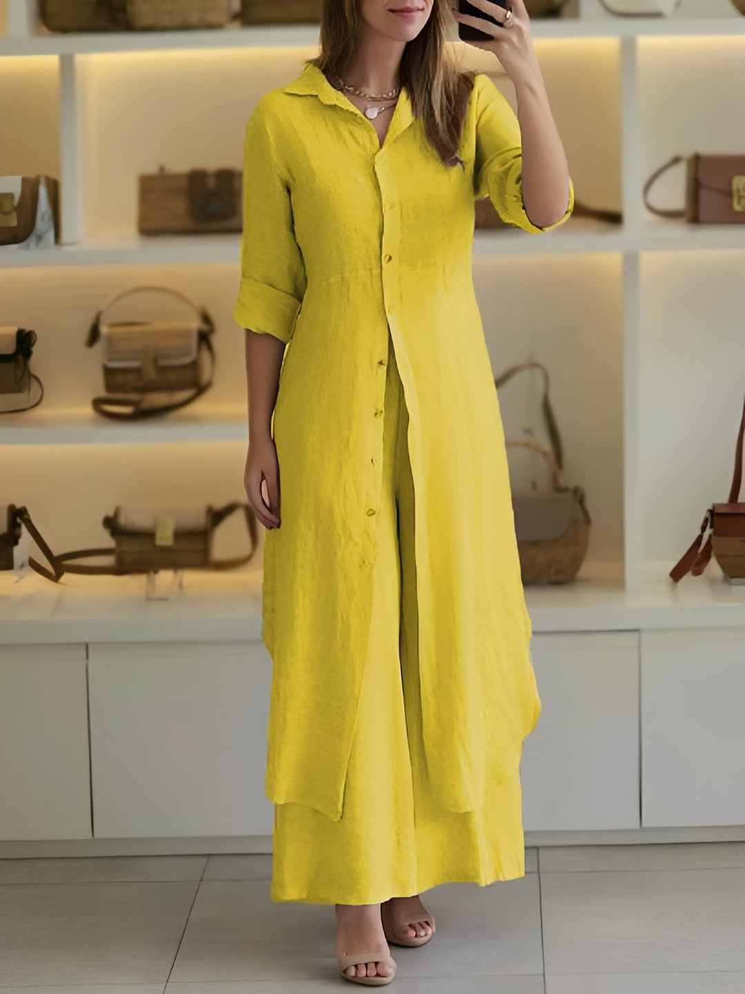 Ensemble deux pièces femme élégant & décontracté, chemisier long et pantalon fluide. Tenue coordonnée confortable.