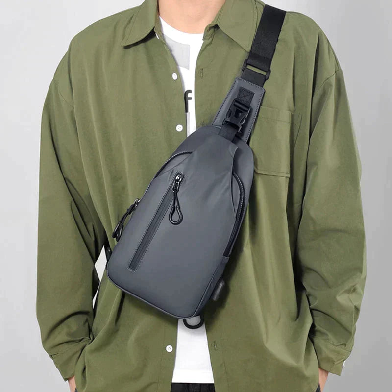 Sac bandoulière en nylon moderne, anti-vol, imperméable, allie robustesse et design épuré.