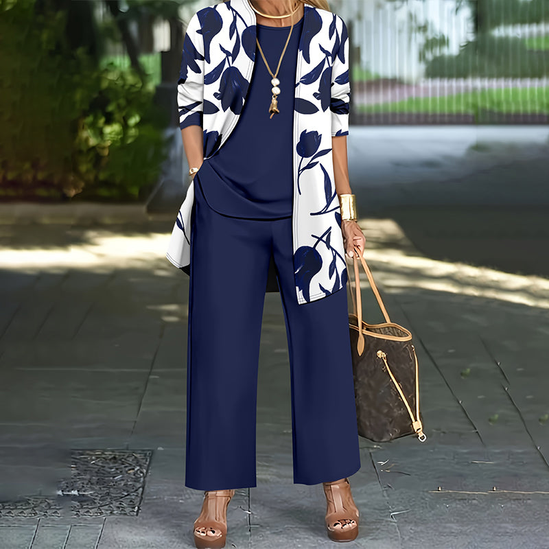 Ensemble femme 3 pièces : veste fleurie, top uni et pantalon fluide. Tenue décontractée chic, parfaite pour le printemps.