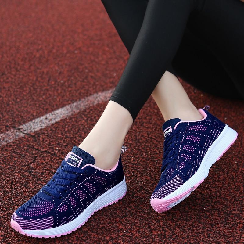 Chaussures de marche femme, alliant confort, légèreté et style quotidien urbain.