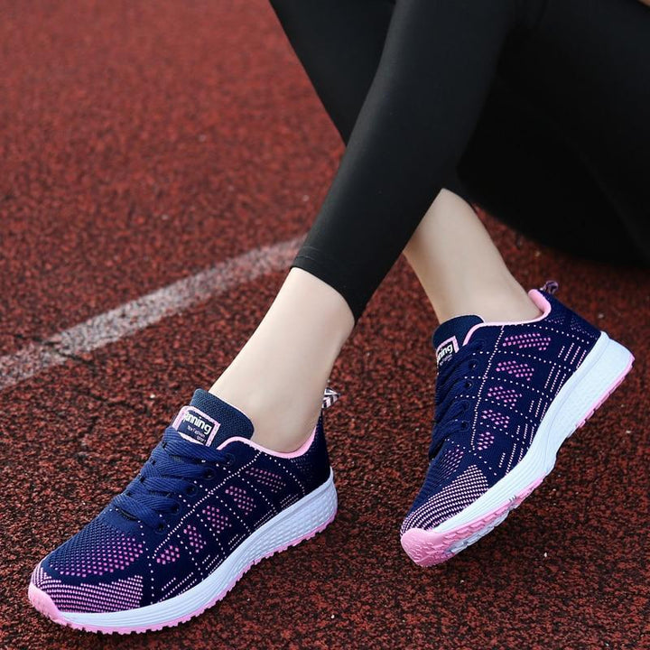 Chaussures de marche femme, alliant confort, légèreté et style quotidien urbain.