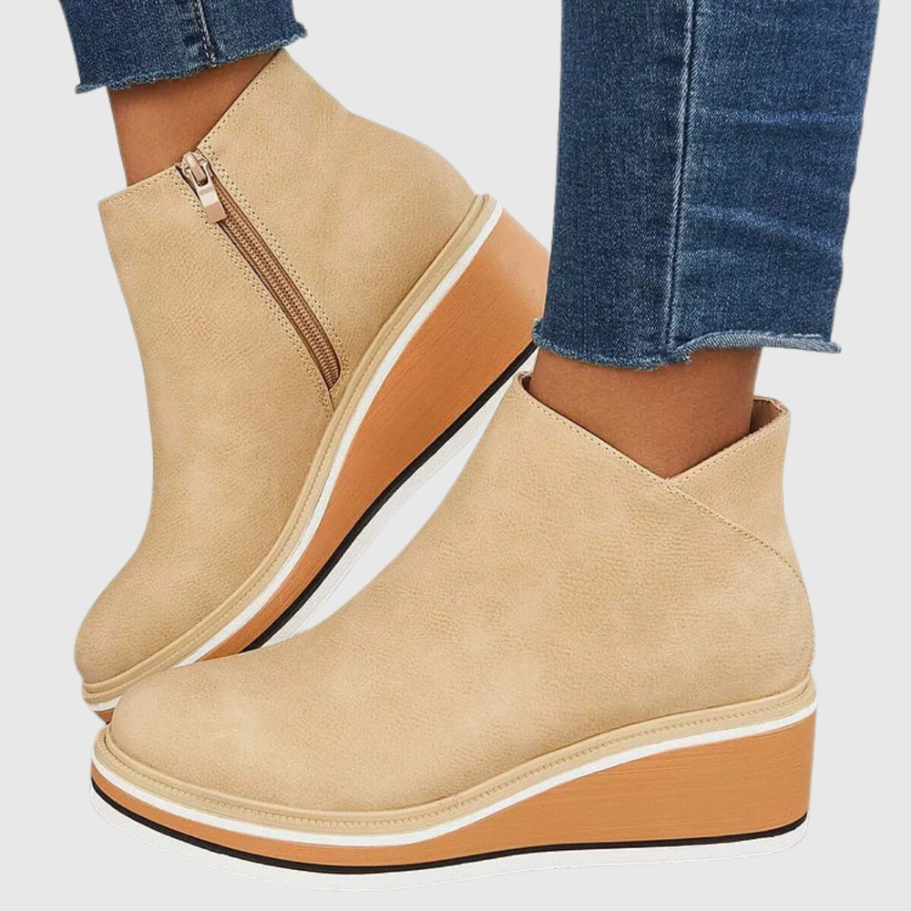 Bottes hautes femme bleues, élégantes, style moderne. Chaussures parfaites pour l'automne et le confort.