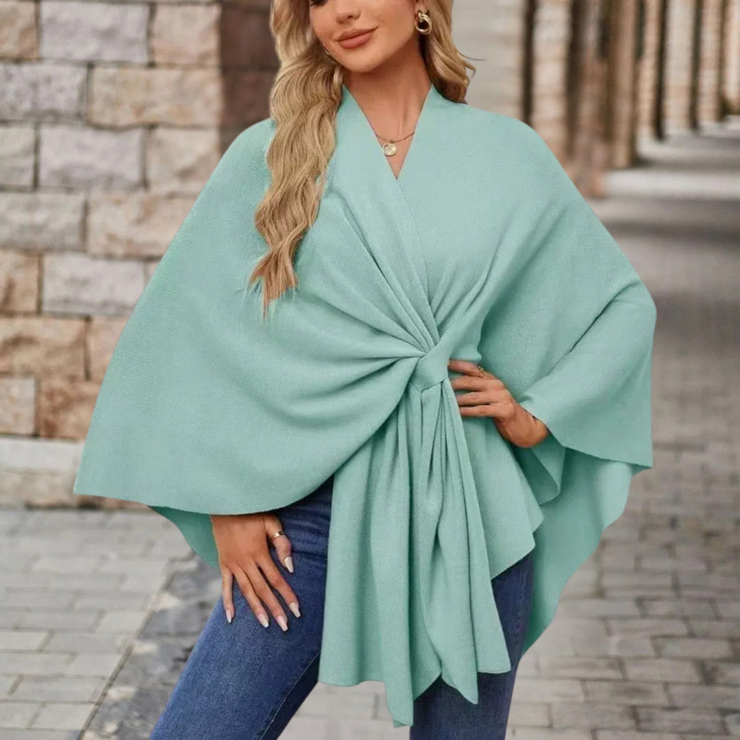 Poncho chic et confortable pour femme, idéal pour les tenues d'automne. Vêtement polyvalent.