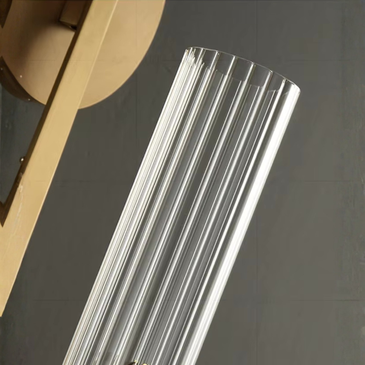 Applique élégante, éclairage d'ambiance, design mural moderne pour un intérieur raffiné.
