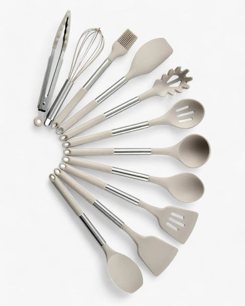 Ustensiles de cuisson noirs en silicone alimentaire, ergonomiques et résistant à la chaleur pour toute cuisine moderne.