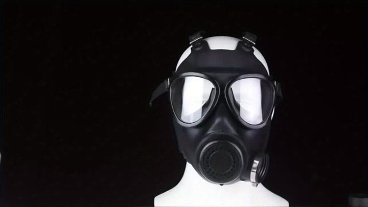 Masque de protection gaz intégral robuste, équipement militaire et civil pour situations d'urgence et tactiques.