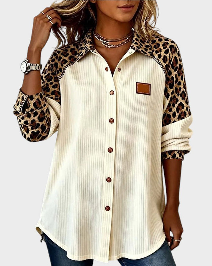 Chemise femme imprimé léopard fluide et décontractée, idéale pour un look chic.