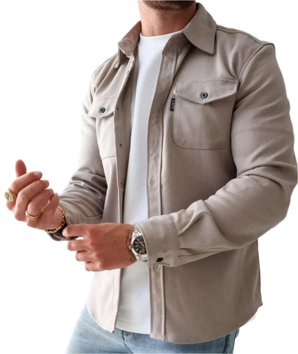 Chemise homme élégante unie, parfaite pour un style casual chic d'automne, confort et mode masculine.