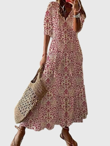 Robe bohème femme vintage, motifs floraux délicats, style décontracté chic pour l'été.