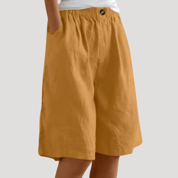 Bermuda femme pratique, taille élastique, coupe ample. Polyvalent et confortable pour un été chic et décontracté.
