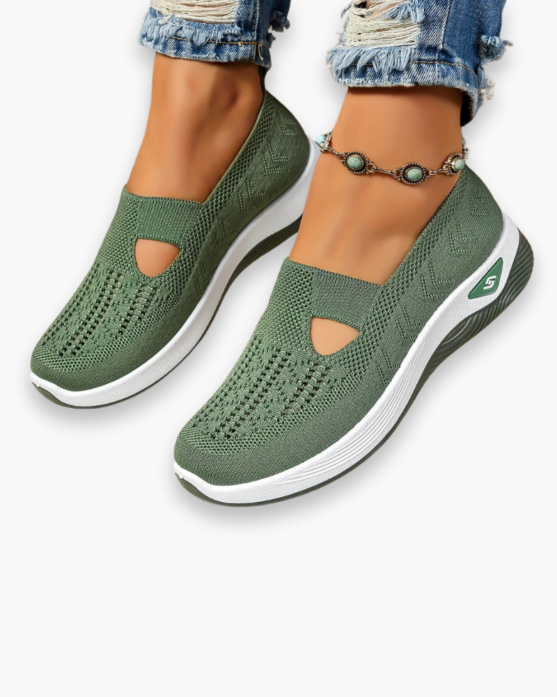 Chaussures femme à enfiler modernes et confortables, idéales pour l'été ou le quotidien décontracté.