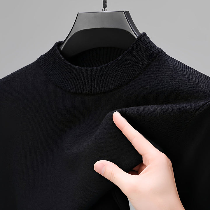 Pull homme confortable et moderne en maille fine, idéal pour l'automne. Mode masculine décontractée.