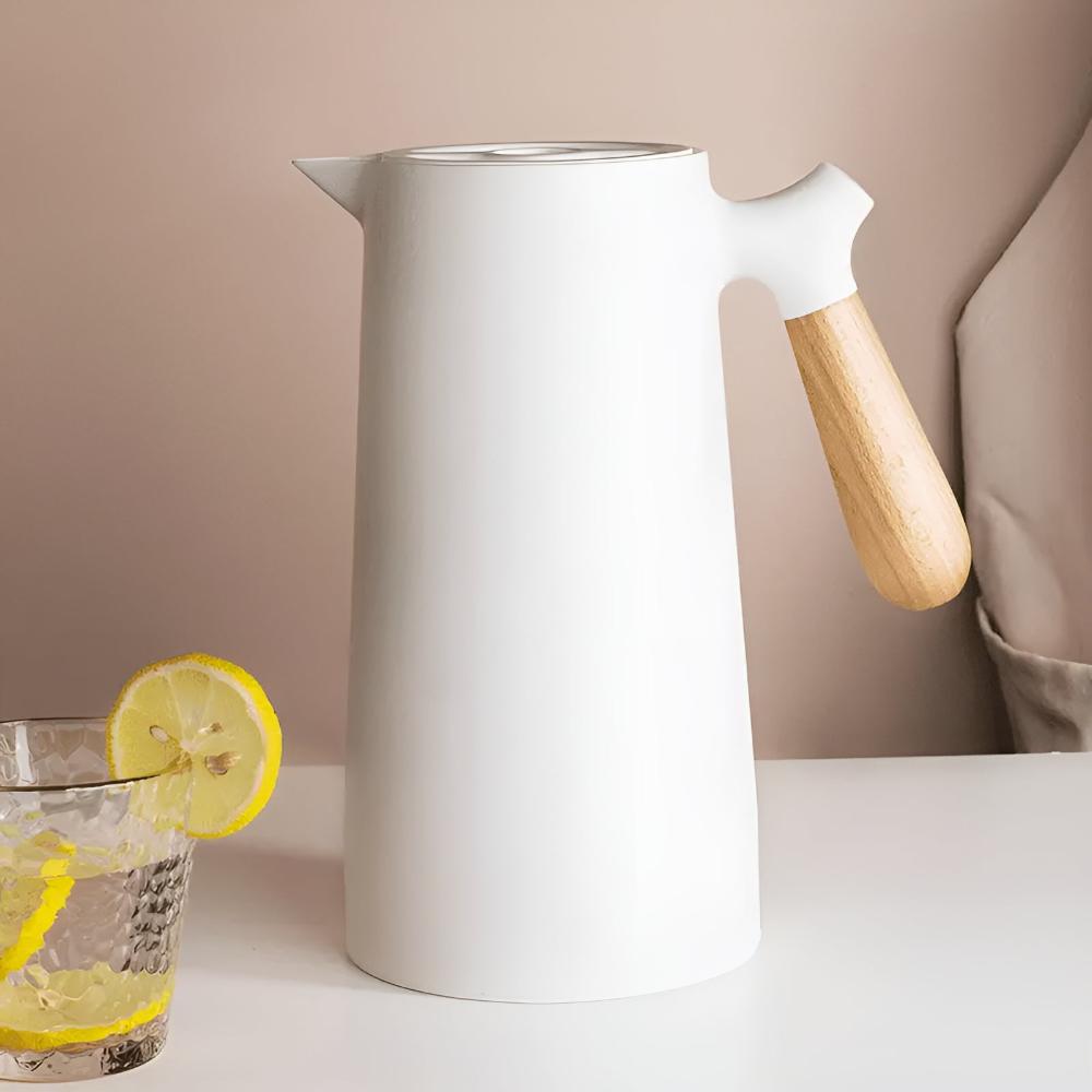 Carafe isotherme 1L en acier inoxydable avec poignée en bois. Double paroi pour maintenir boissons chaudes ou froides.