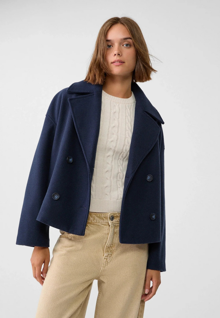 Tendance femme: veste courte élégante, coupe tailleur, parfaite pour le printemps/automne.