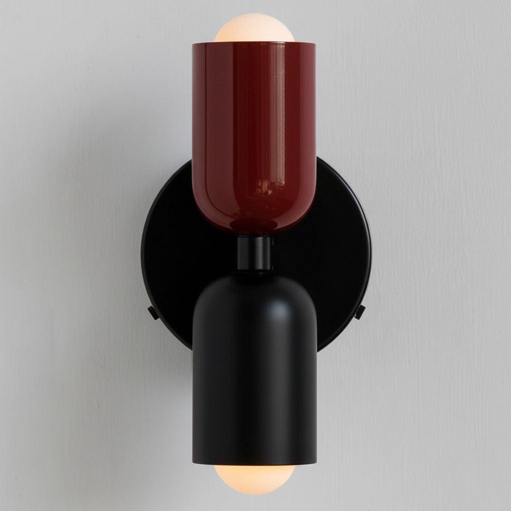 Luminaire LED double face, lumière chaude, applique murale pour salon accueillant.