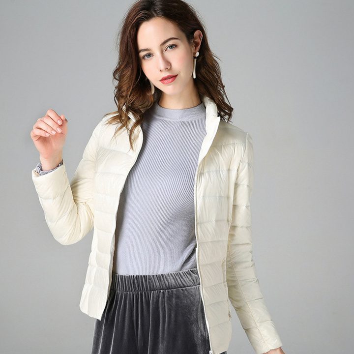 Veste imperméable femme pour temps incertain, ultra-légère et élégante, parfaite en toute situation.