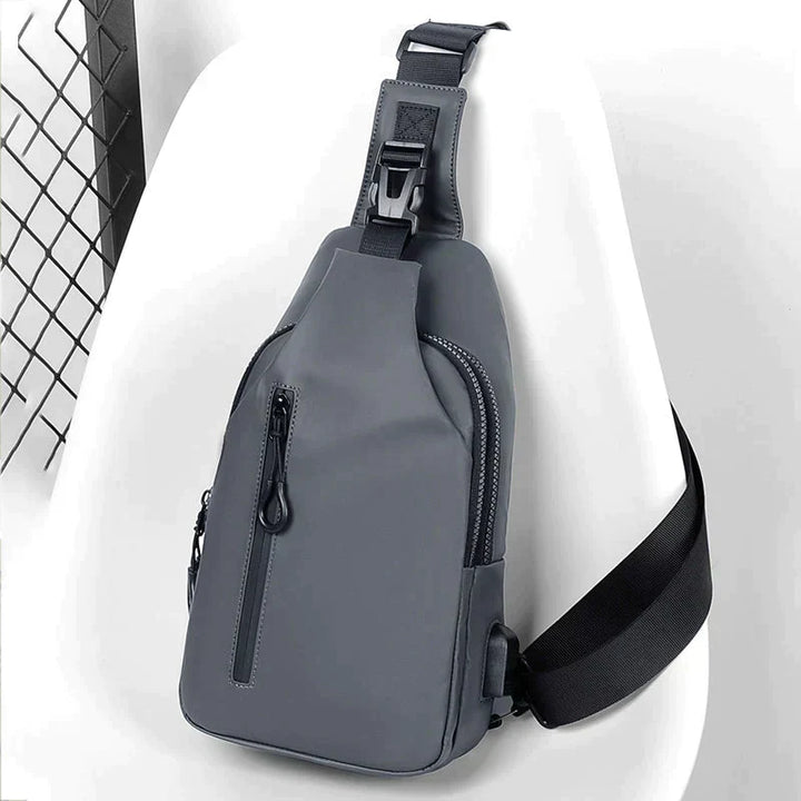 Sac bandoulière stylé anti-vol imperméable UrbanShield, parfait équilibre entre mode et fonctionnalité.