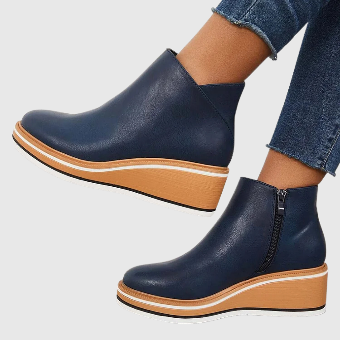 Bottes femme hautes, élégantes, modernes. Idéales pour l'automne et les chaussures de ville chic.
