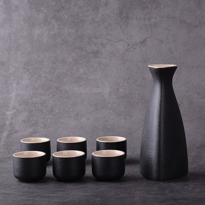 Vaisselle japonaise en céramique pour servir le saké, le thé ou le vin. Design traditionnel et authentique.