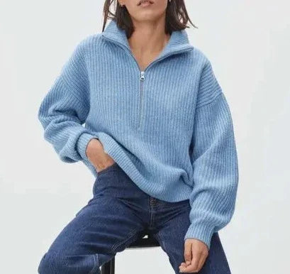 Chandail femme chaud à manches longues et col zippé. Vêtement d'hiver confortable et chic pour style décontracté.