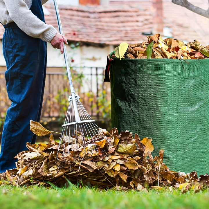 Sac poubelle de jardin en tissu durable, facilitant le ramassage des déchets verts.