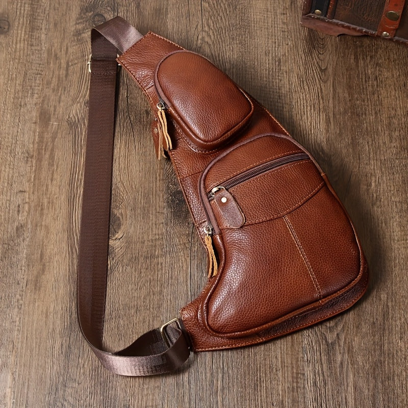 Petit sac bandoulière cuir vintage, compact et robuste, pour transporter vos essentiels avec style.