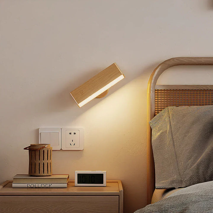 Applique murale LED magnétique, orientable et sans fil, pour un éclairage directionnel flexible.