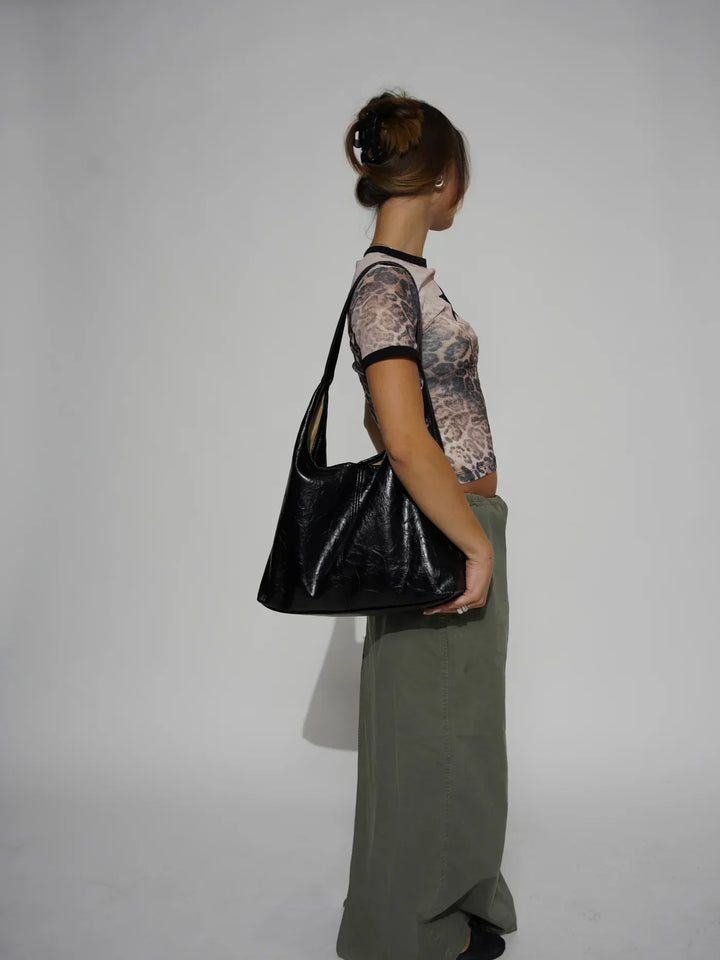 Sac bandoulière femme en cuir vegan texturé, chic et résistant, idéal pour le quotidien.