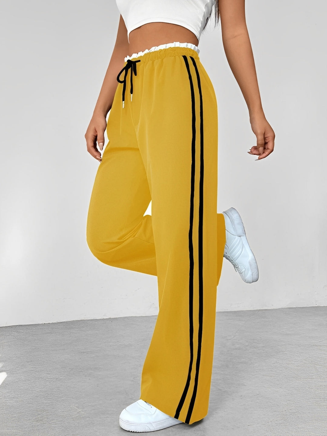 Pantalon d'été femme coupe droite, style décontracté et ample pour un look urbain tendance.