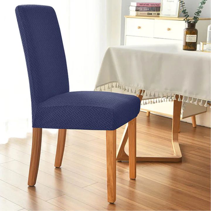 Housse de chaise design moderne, élastique, en polyester imperméable. Idéale pour relooker votre intérieur.